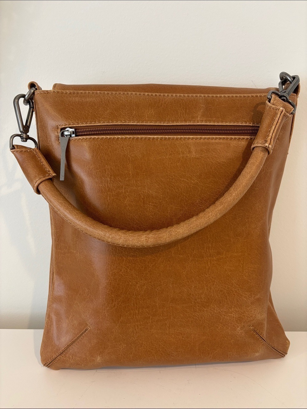 MATT & NAT envelope messenger bag satchel faux leather tan caramel colour - Picture 5 of 17